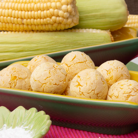 Pãozinho de milho orgânico feito apenas com milho, polvilho e azeite extravirgem. Pãozinho saudável para toda a família. Pão de beijo.